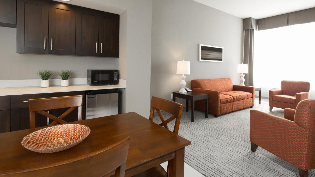 Holiday Inn Hotel & Suites Davenport By Ihg Exterior photo